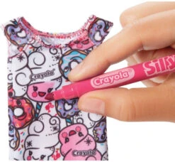 MATTEL Barbie Crayola Colora La Moda, Bambola Con Abiti Lavabili, Pennarelli E Borsetta -Mattel Negozio arbie silly scent