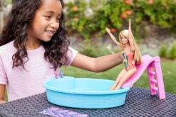 MATTEL Barbie In Piscina, Bambola Con Costume E Accessori -Mattel Negozio barbie playset doll